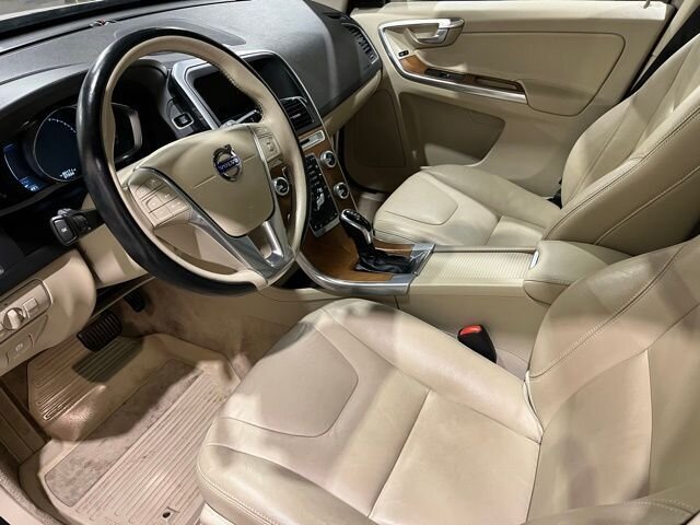 
								2015 Volvo XC60 T6 Platinum w/ Navigation full									