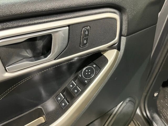 
								2021 Ford Explorer XLT w/ Apple Car Play full									