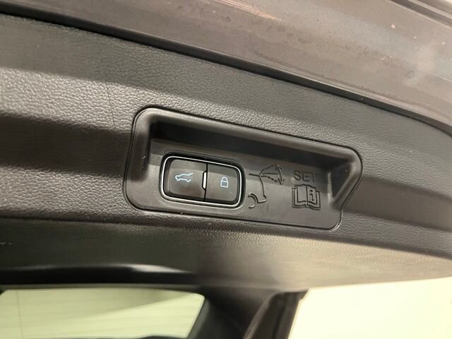 
								2021 Ford Explorer XLT w/ Apple Car Play full									