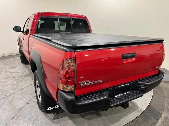 
								2015 Toyota Tacoma Base full									