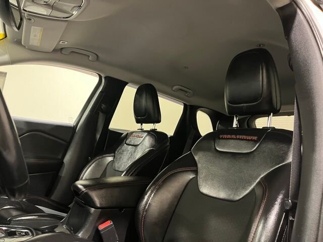 
								2019 Jeep Cherokee Trailhawk w/ Apple Car Play full									