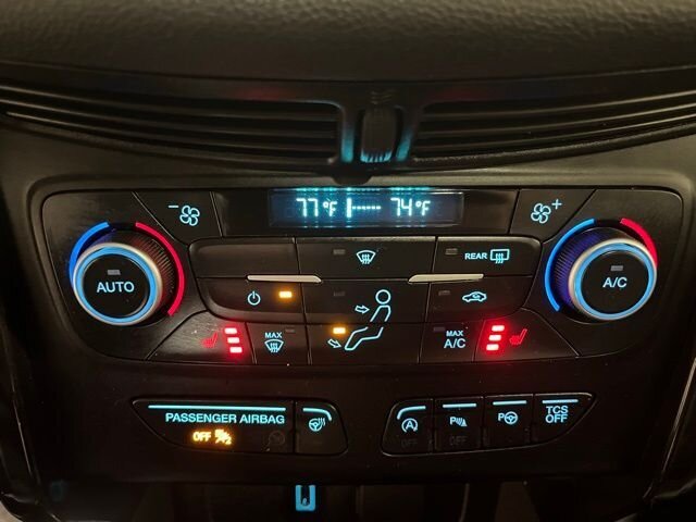 
								2018 Ford Escape Titanium w/ Apple Car Play and Navigation full									