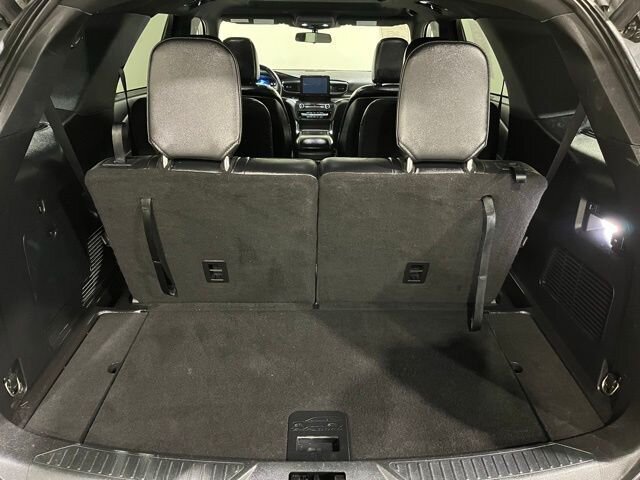 
								2020 Ford Explorer XLT w/ Apple Car Play full									