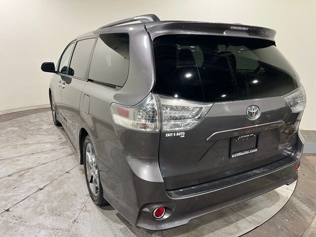 
								2013 Toyota Sienna SE 8 Passenger full									