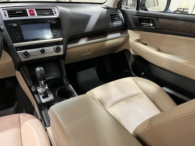 
								2017 Subaru Outback 2.5i Limited w/ Navigation full									