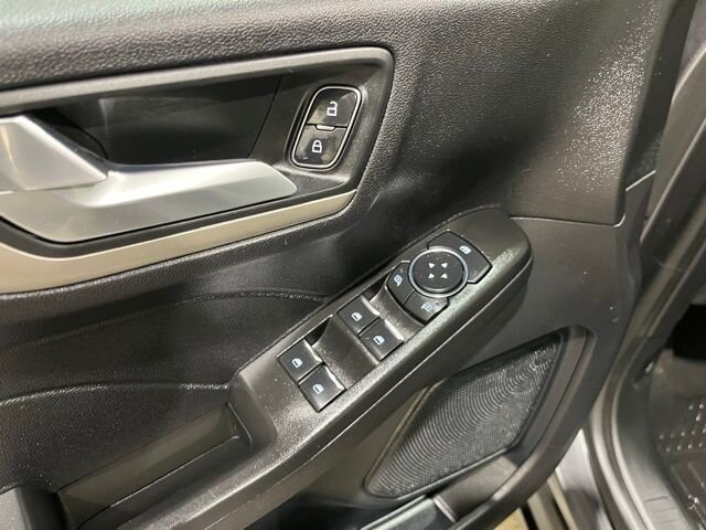 
								2021 Ford Escape SE full									