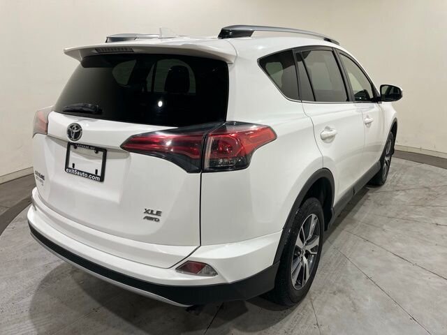 
								2018 Toyota RAV4 XLE full									