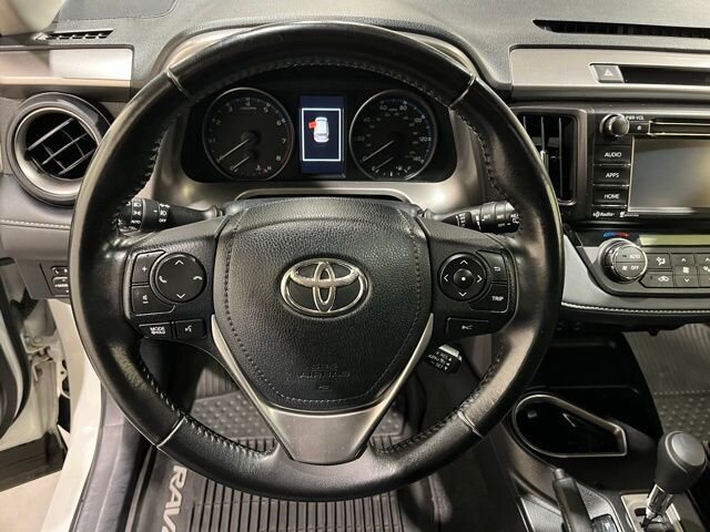 
								2018 Toyota RAV4 XLE full									