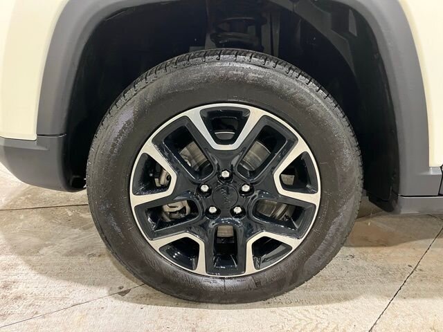
								2019 Jeep Compass Sport w/ Apple Car Play full									