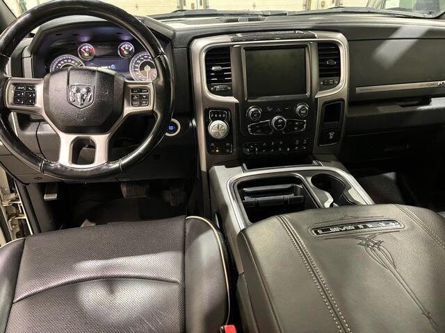 
								2017 RAM 1500 Limited w/ Navigation full									