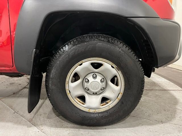 
								2015 Toyota Tacoma Base full									