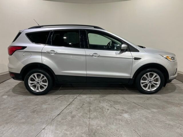 
								2019 Ford Escape SEL w/ Apple Car Play full									