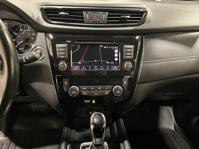 
								2018 Nissan Rogue SL w/ Apple Car Play and Navigation full									