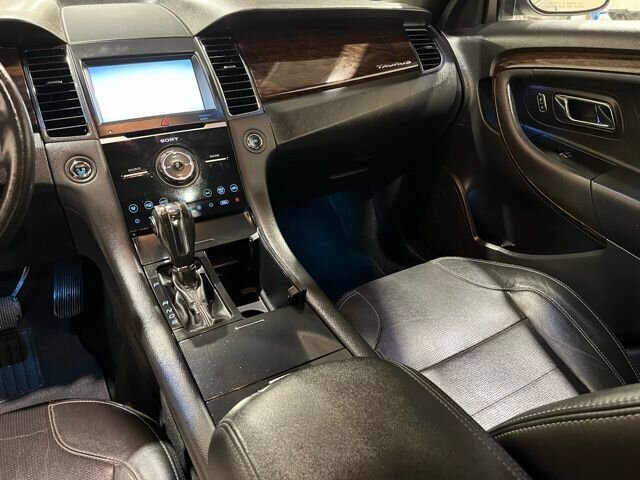 
								2015 Ford Taurus Limited w/ Navigation full									