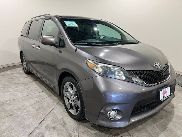 
								2013 Toyota Sienna SE 8 Passenger full									