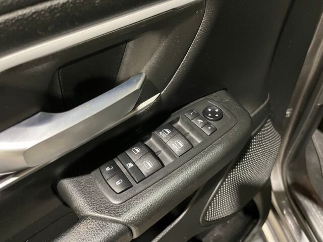 
								2020 RAM 1500 Big Horn/Lone Star w/ Apple Car Play full									