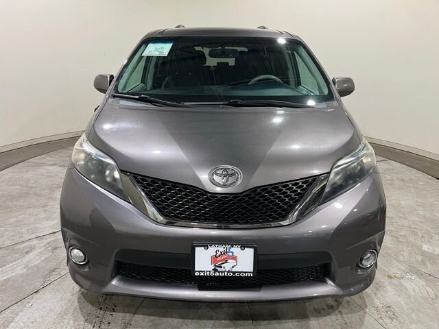 
								2013 Toyota Sienna SE 8 Passenger full									