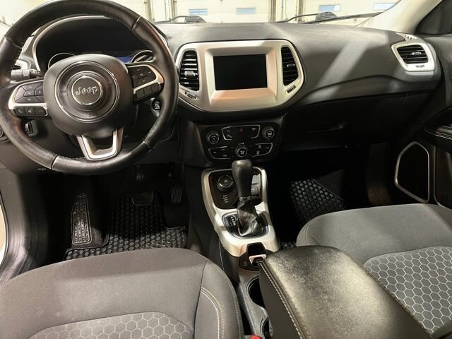 
								2019 Jeep Compass Sport w/ Apple Car Play full									