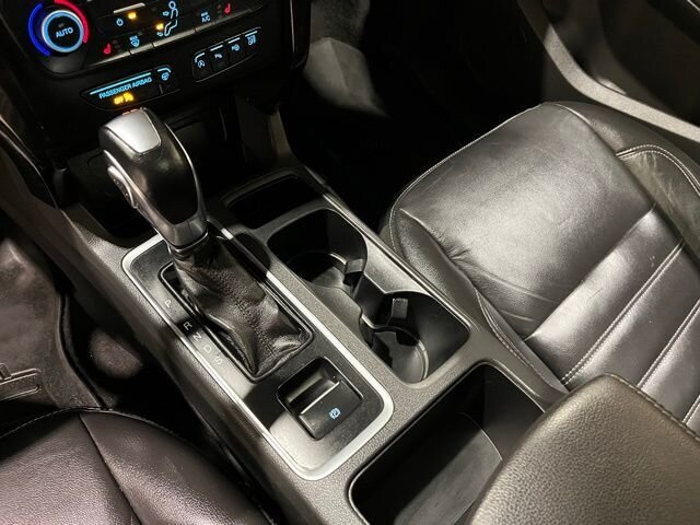 
								2018 Ford Escape Titanium w/ Apple Car Play and Navigation full									