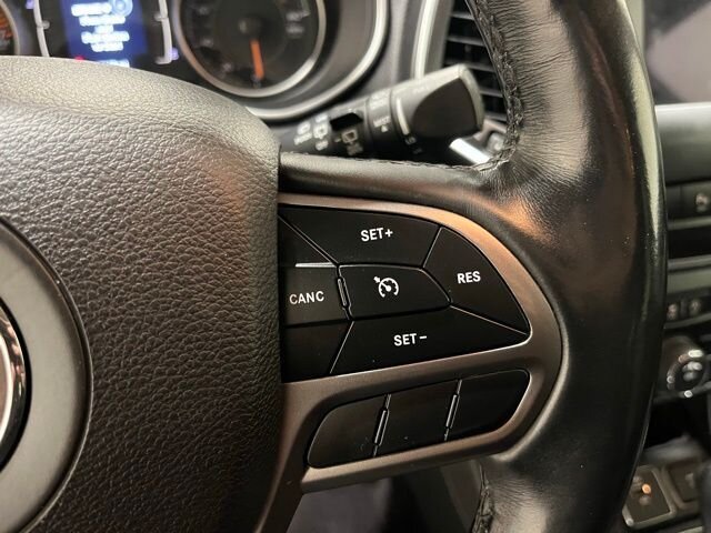 
								2019 Jeep Cherokee Latitude Plus w/ Apple Car Play full									
