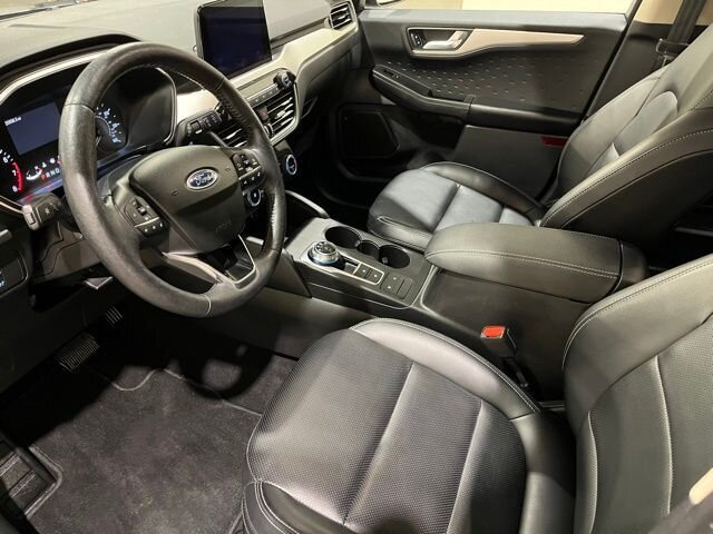 
								2020 Ford Escape SEL w/ Apple Car Play full									