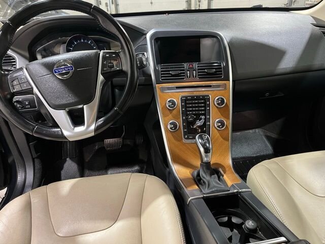 
								2017 Volvo XC60 T5 Inscription w/ Navigation full									