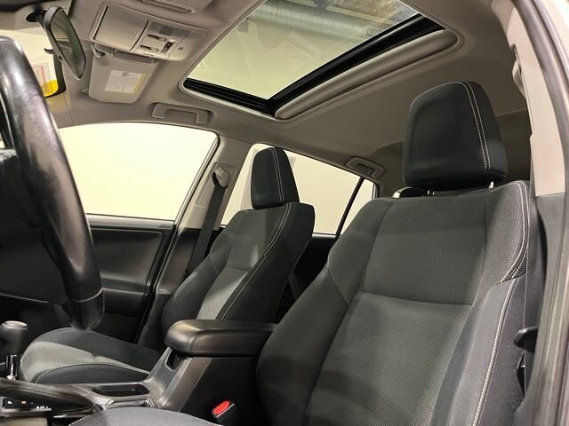 
								2018 Toyota RAV4 XLE full									