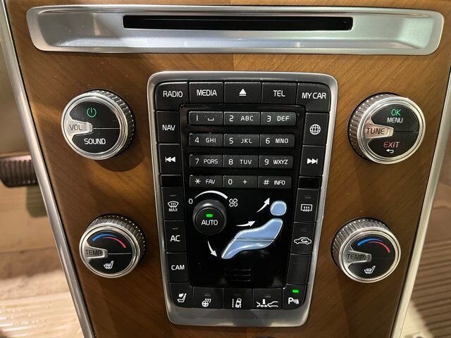 
								2015 Volvo XC60 T6 Platinum w/ Navigation full									