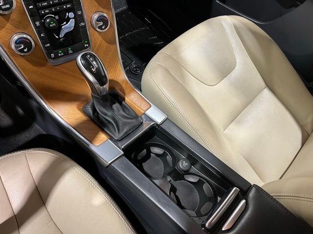 
								2017 Volvo XC60 T5 Inscription w/ Navigation full									