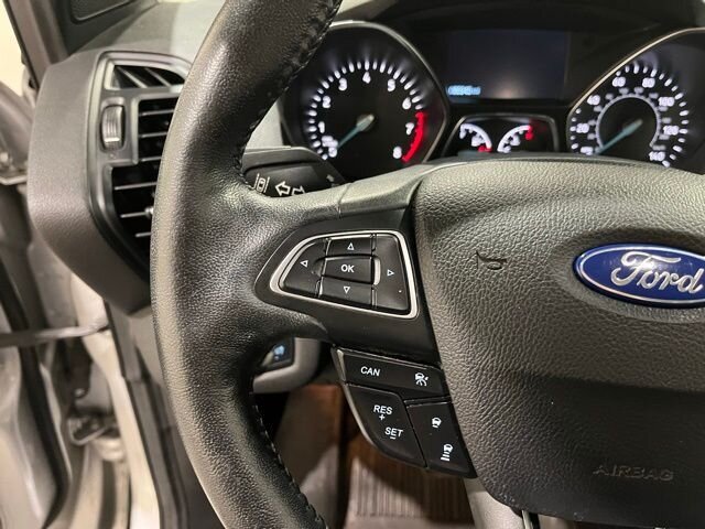 
								2019 Ford Escape SEL w/ Apple Car Play full									