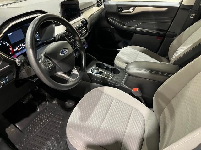 
								2021 Ford Escape SE full									