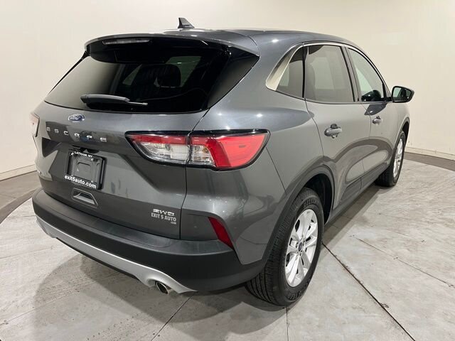 
								2021 Ford Escape SE full									