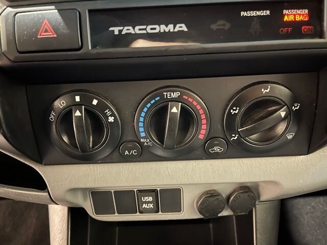 
								2015 Toyota Tacoma Base full									