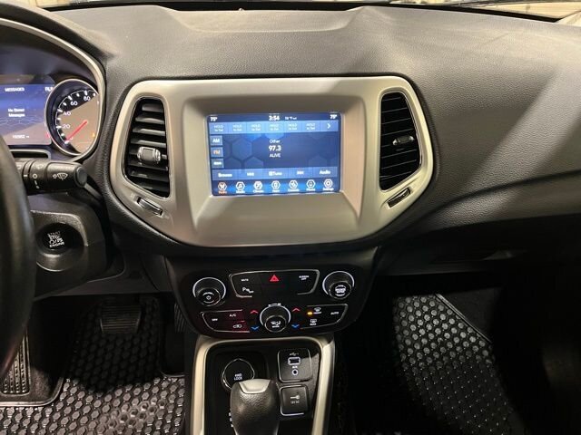 
								2019 Jeep Compass Sport w/ Apple Car Play full									
