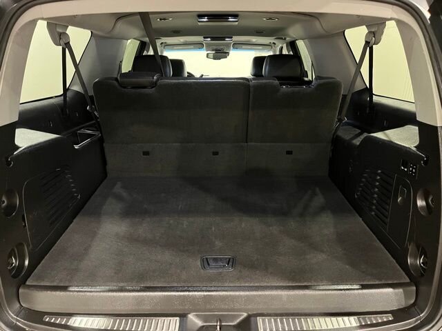 
								2018 Chevrolet Suburban Premier w/ Navigation full									