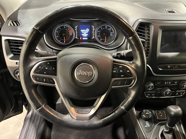 
								2019 Jeep Cherokee Latitude Plus w/ Apple Car Play full									