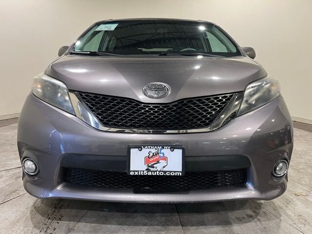 
								2013 Toyota Sienna SE 8 Passenger full									