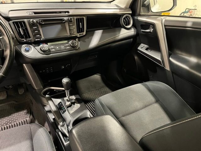 
								2018 Toyota RAV4 XLE full									