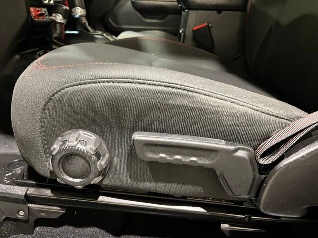 
								2019 Jeep Wrangler Rubicon w/ Apple Car Play and Navigation full									