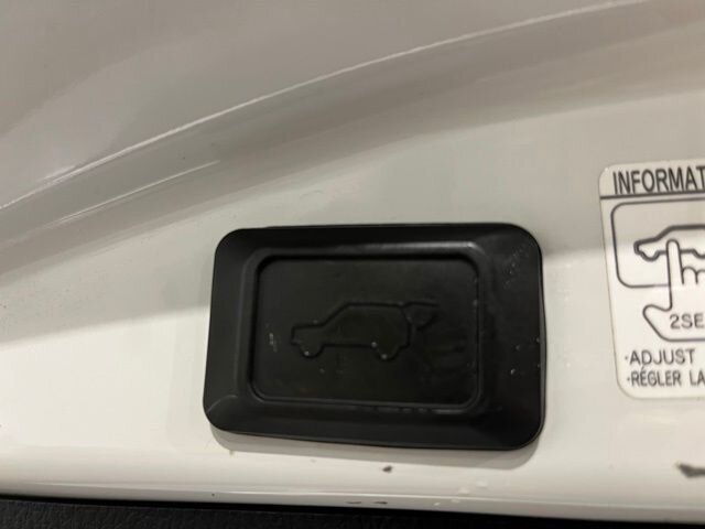 
								2018 Toyota RAV4 XLE full									