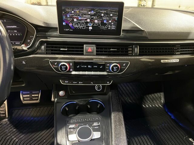 
								2018 Audi S4 3.0T Prestige quattro w/ Apple Car Play and Naviga full									