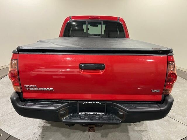 
								2015 Toyota Tacoma Base full									