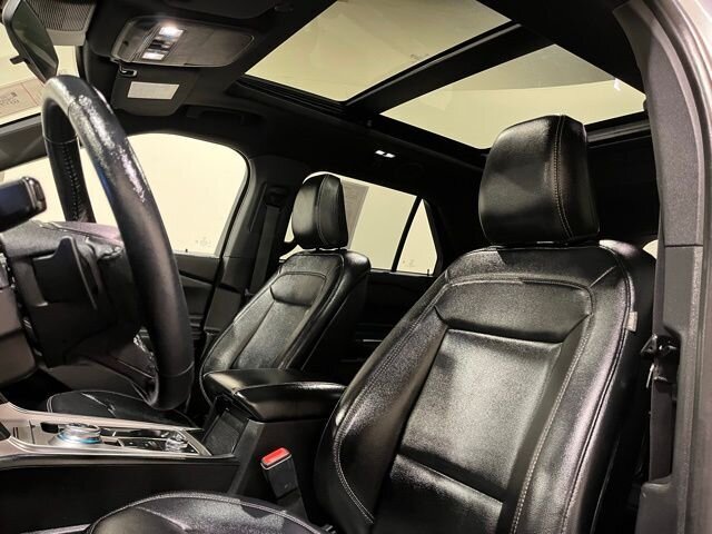 
								2020 Ford Explorer XLT w/ Apple Car Play full									