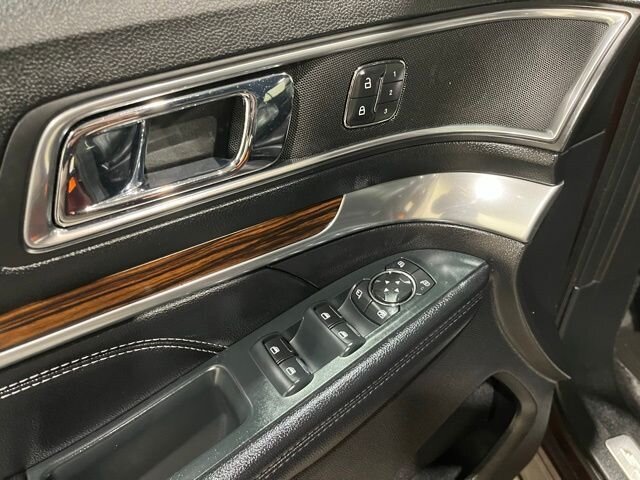 
								2019 Ford Explorer Limited w/ Apple Car Play and Navigation full									