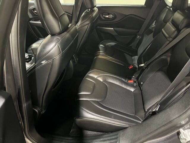 
								2019 Jeep Cherokee Latitude Plus w/ Apple Car Play full									