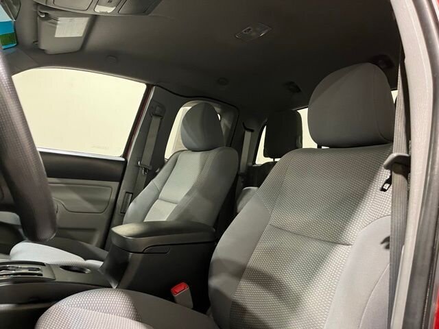 
								2015 Toyota Tacoma Base full									