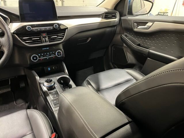 
								2020 Ford Escape SEL w/ Apple Car Play full									