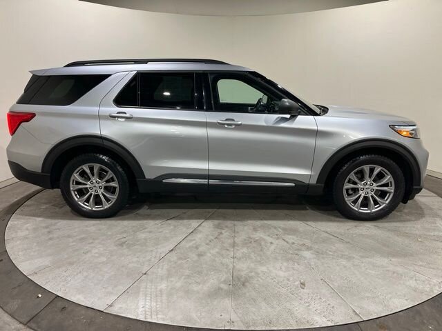 
								2020 Ford Explorer XLT w/ Apple Car Play full									