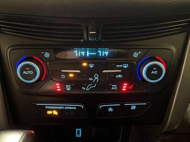 
								2019 Ford Escape SEL w/ Apple Car Play full									