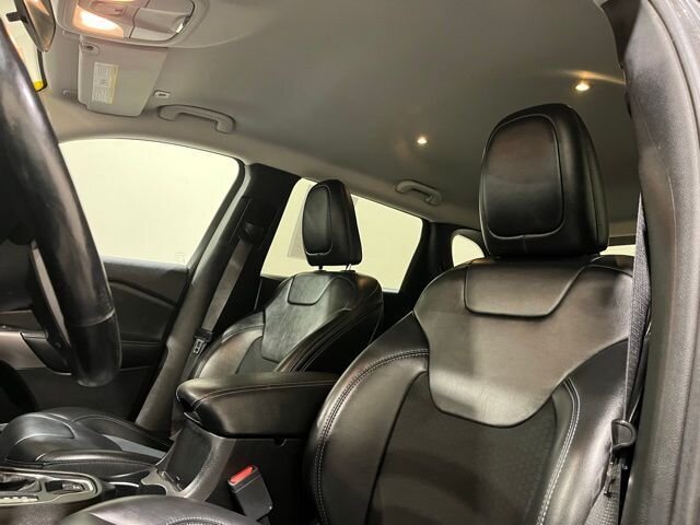 
								2019 Jeep Cherokee Latitude Plus w/ Apple Car Play full									